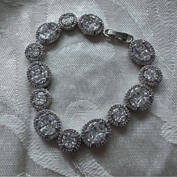Silver Crystal Bracelet with round and oval cut stones 6-7 4343 - Picture 6 of 8